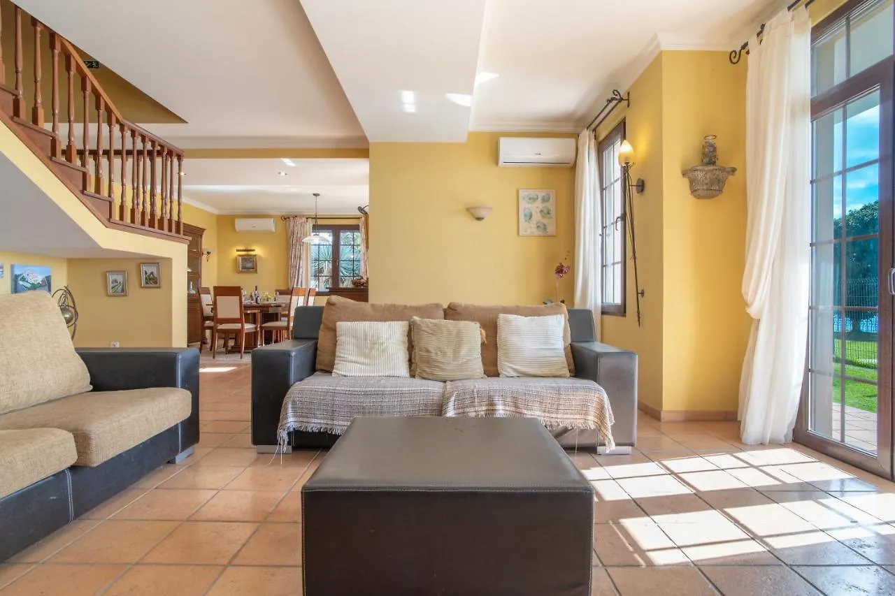 Royal Amores Villa Caniço 0*,  Portekiz